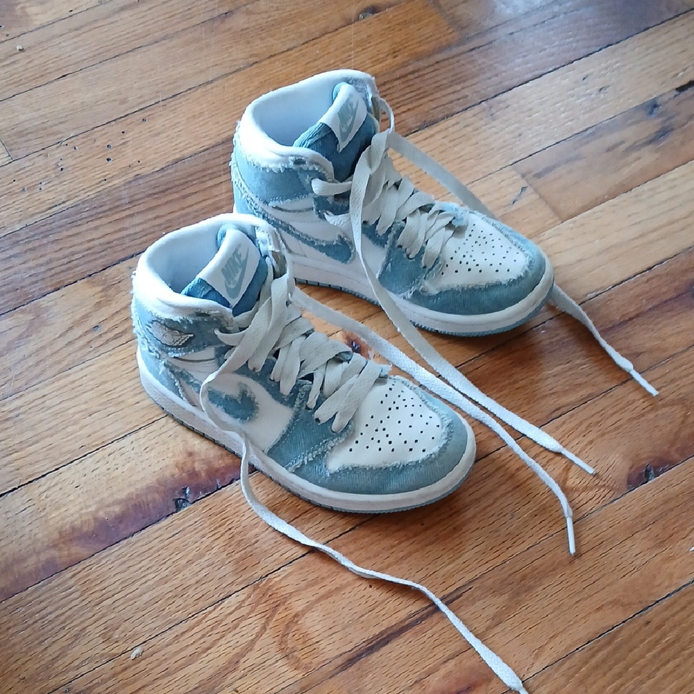 Nike White and Blue Sneakers Classic High-Top Design